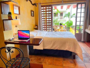 Lovely Apartment with Patio and Ocean View, Puerto Vallarta
